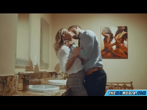 ❤️ Wanneer 'n rondborstige blondine jou in 'n openbare toilet verlei ❤❌ Tuisgemaakte pornografie by ons af.eviewporn.ru ❌